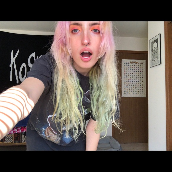 💖 Meet your Posher 💖 - Picture 4 of 5